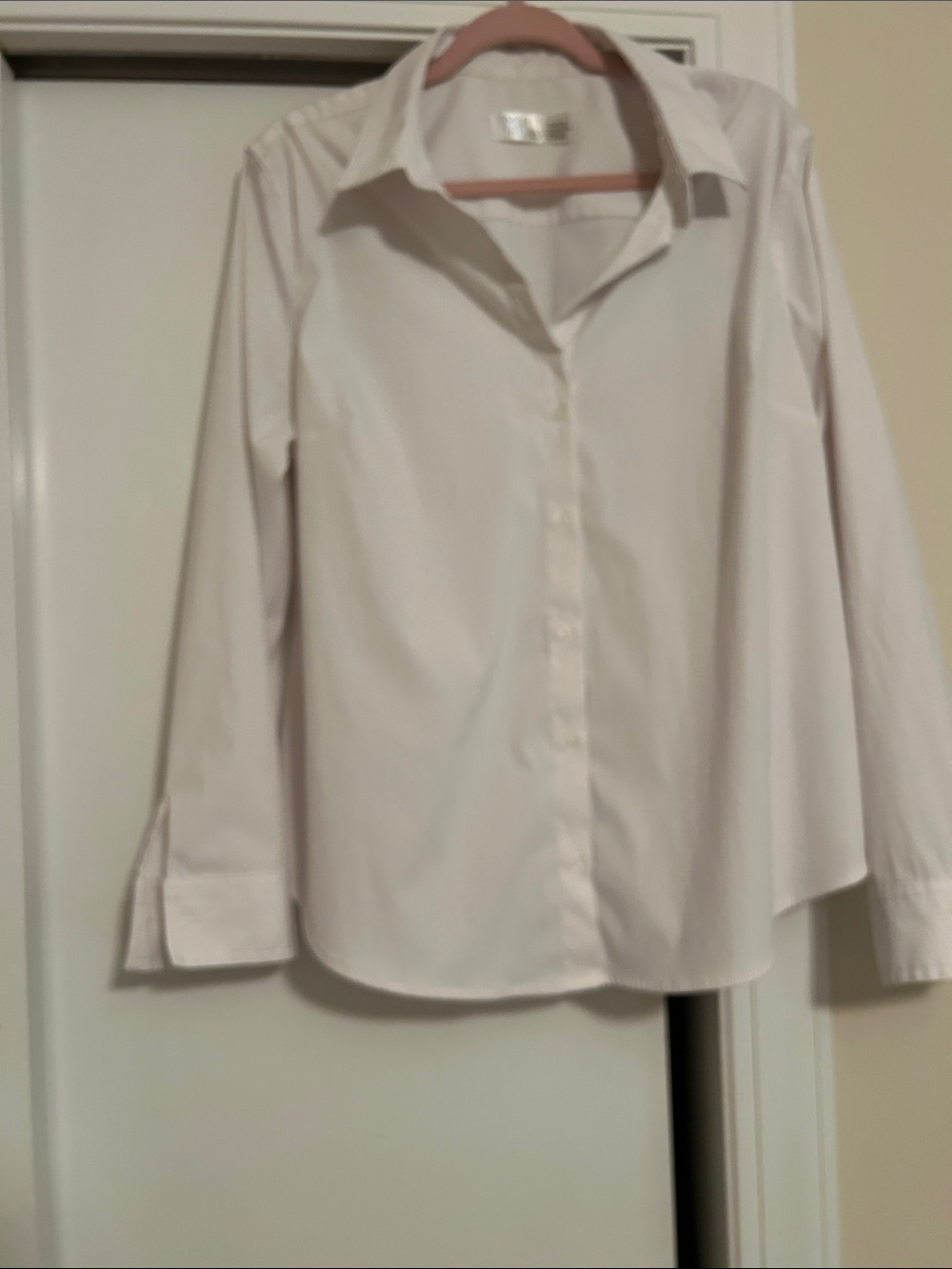 Time and Tru Women's White Button-Down Shirt